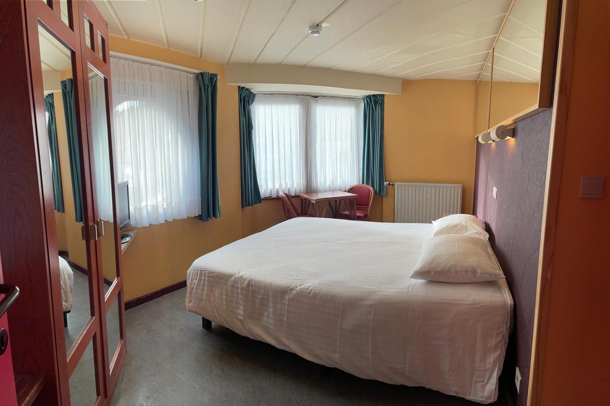 Hotel Les Arcades - La-Roche-En-Ardenne Екстериор снимка
